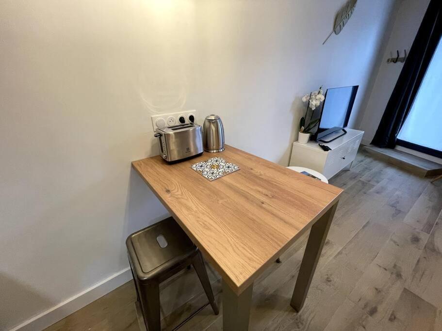 Alp Chartres - Cosy Studio Au Coeur De Chartres Avec Parking Ngoại thất bức ảnh